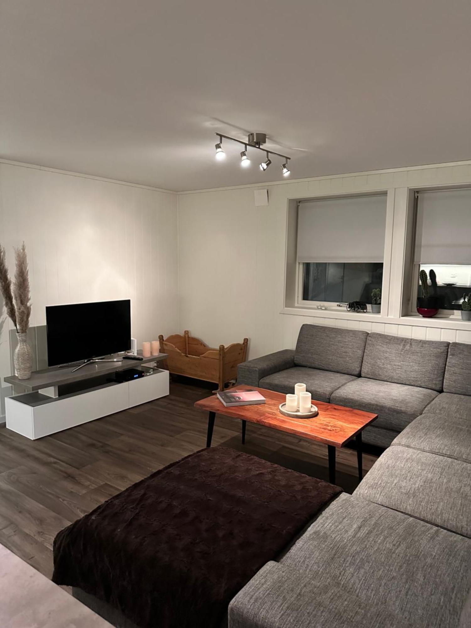 Your Home Away From Home, Apartment 2 Tromsø Kültér fotó
